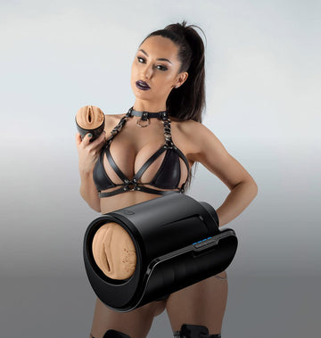 Reya Sunshine KIIROO-reya sunshine holds her stroker, and keon masturbator with feelreya stroker